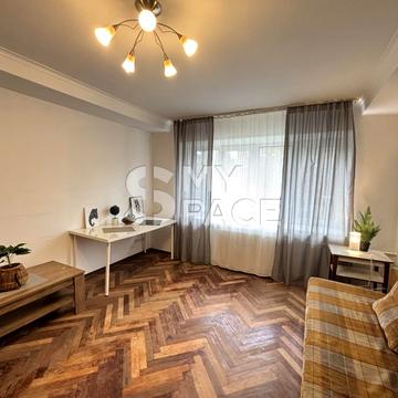 Авіаконструктора Антонова вул., 43