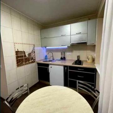 Науки просп. (Леніна), 84