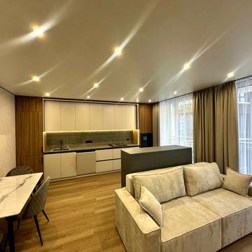 Героїв Миколаєва вул., (Будинок 6)