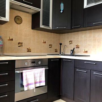 Академіка Глушкова просп., 17