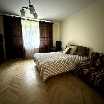 Авіаконструктора Антонова вул., 7