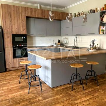 Тіниста вул., 4