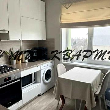 Героїв України вул., 15