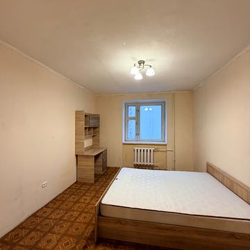 Анни Ахматової вул., 3