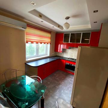 Героїв просп., 35