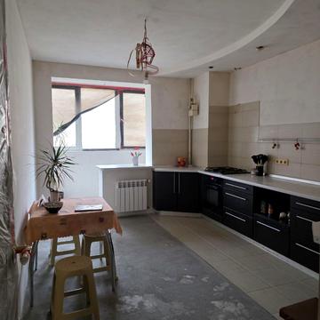 Академіка Сахарова вул., 36