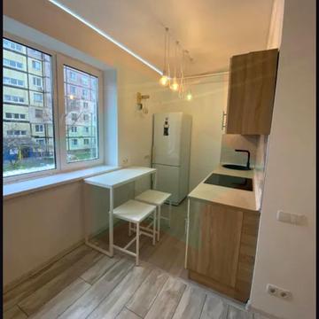 Новорічна вул., 57