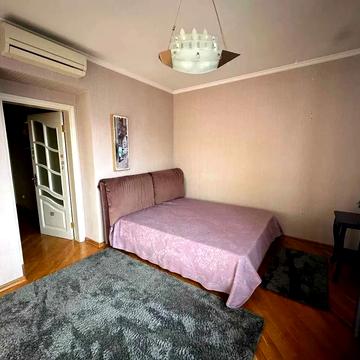 Лесі Українки бульв., 21