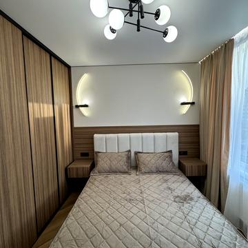 Степана Бандери вул., (Будинок 4)