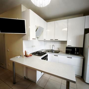 Тараса Шевченка бульв., 8