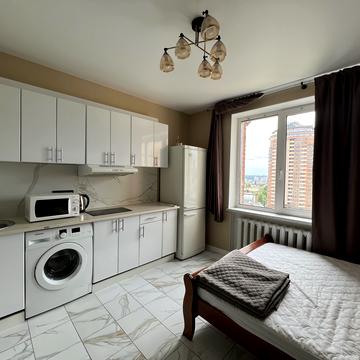 Старонаводницька вул., 8