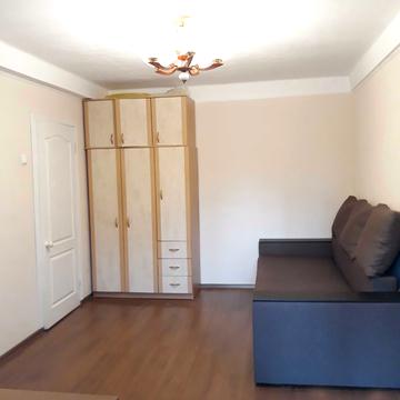 Братиславська вул., 14