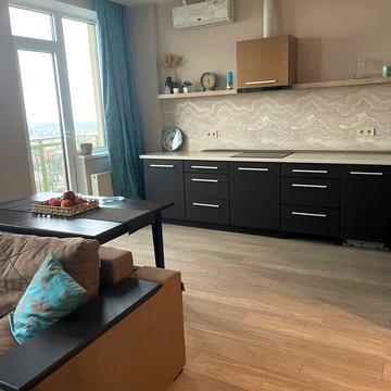 Перлинна вул., 1