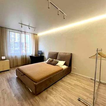 Машинобудівників вул., 16