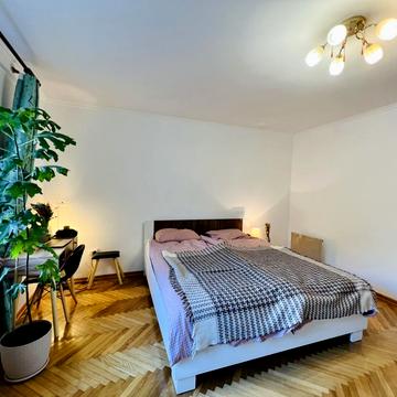 Коломийська вул., 19