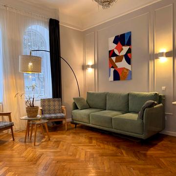 Дніпровська вул., 8