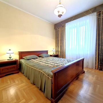 Академіка Єфремова вул. (Командарма Уборевича), 29/22