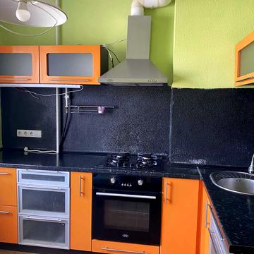 Академіка Корольова вул., 42