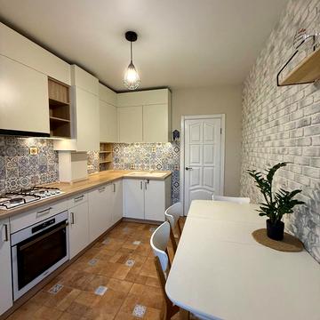 Лесі Українки бульв., 8