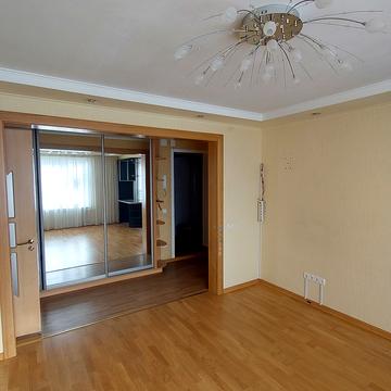 Олімпійська вул., 18