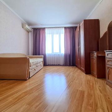 Анни Ахматової вул., 31