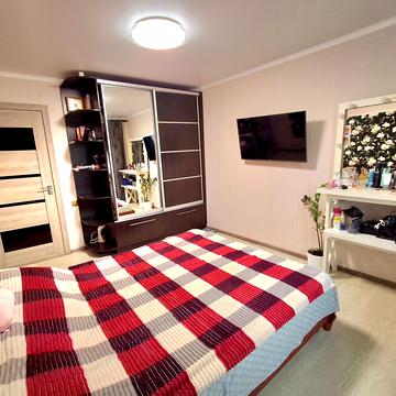 Новозаводська вул., 6