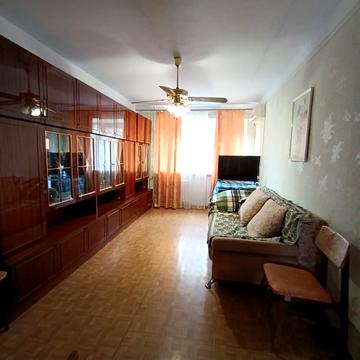 Космонавтів вул., 132А