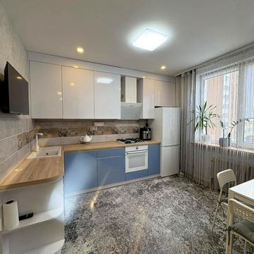 Академіка Сахарова вул., 44