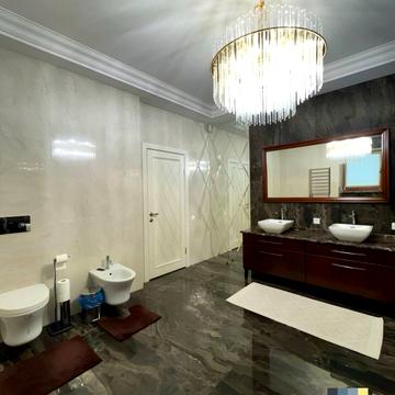 Полонської-Василенко вул. (Желваківського), 2