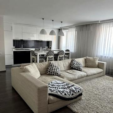 Євгена Чикаленка вул., 66