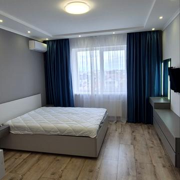 Героїв Небесної Сотні просп., 30