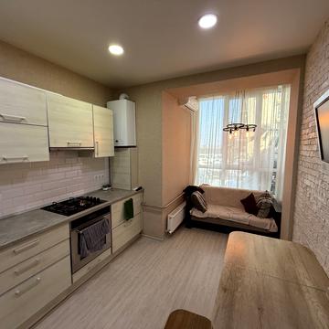 Героїв Небесної Сотні просп., 18/9