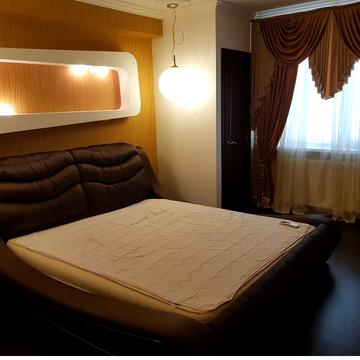 Академіка Сахарова вул., 36