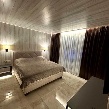 Набережна Нова, 3