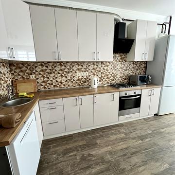 Під Голоском вул., 8