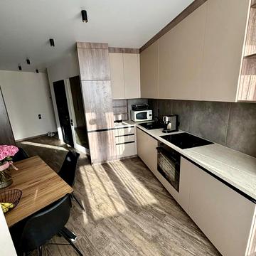 Новопольова вул., 2