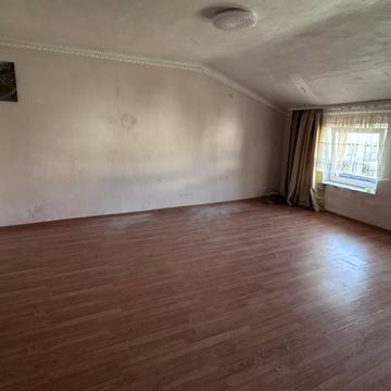 Чорновола вул., 5