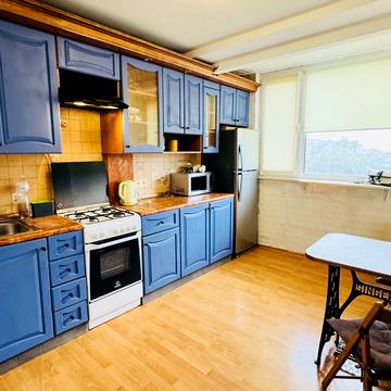 Торгова вул., 1Б