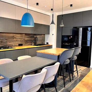 Івана Карпинця вул. (), 9