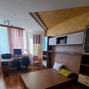 Срібнокільська вул., 1