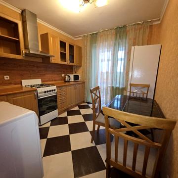 Рибальська вул., 8