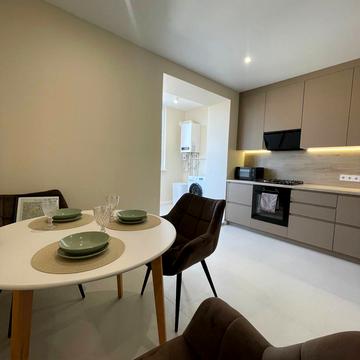 Нижня Берегова вул., 2/2