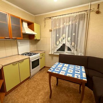 Варненська вул., 6