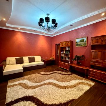 Симона Петлюри вул., 8