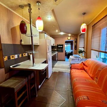 Симона Петлюри вул., 8