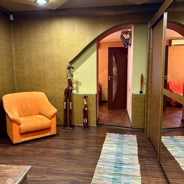 Симона Петлюри вул., 8