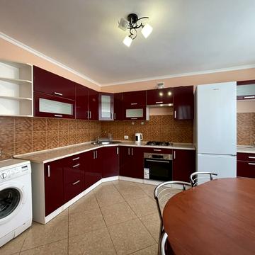 Коновальця вул., 3