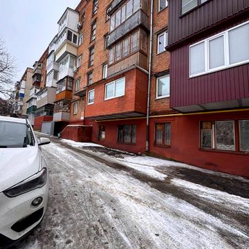 Камянецька вул., 84