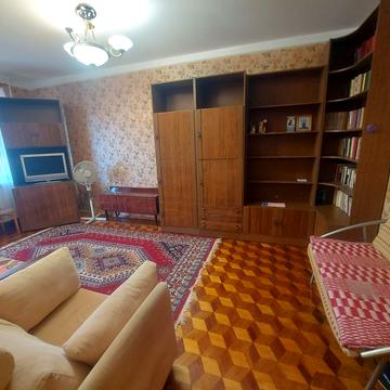 Академіка Корольова вул., 118/1