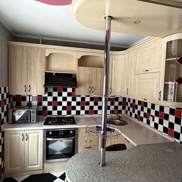 Добровольців пров., 9